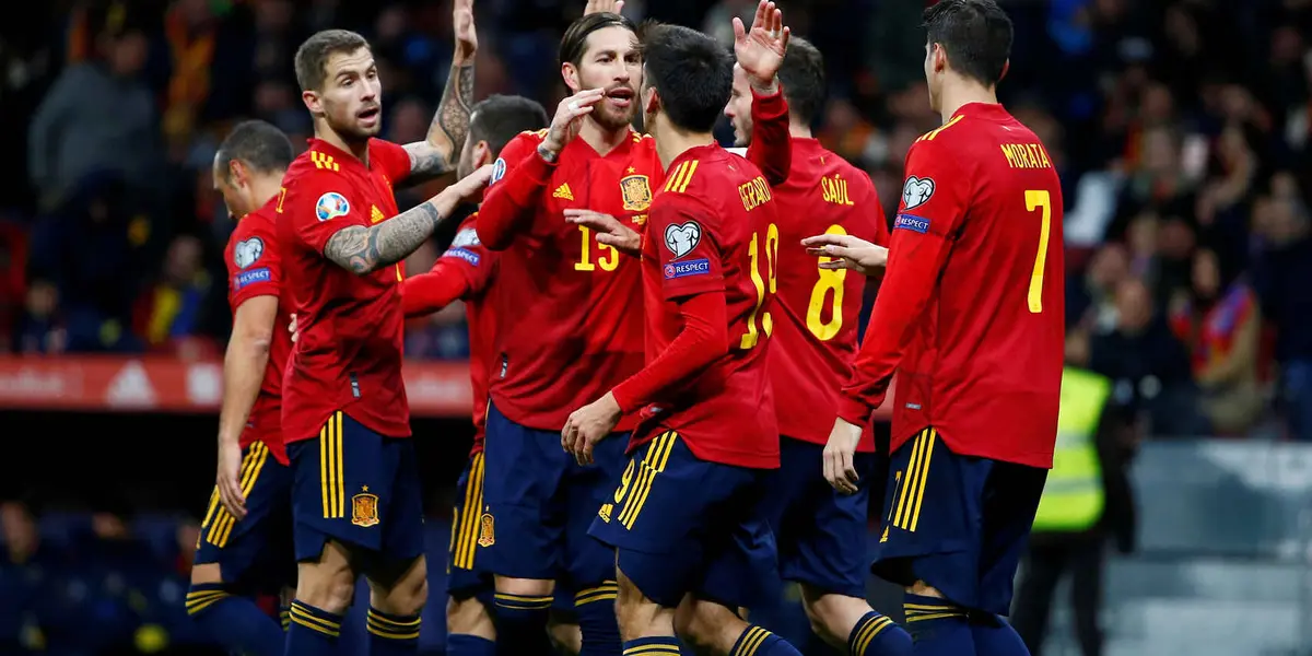 España está con todo de cara a lo que viene para clasificar al próximo mundial de Qatar 2022, las posiciones en la fase de grupo están muy ajustadas y pronto se definirá todo para ver quien se clasifica finalmente.