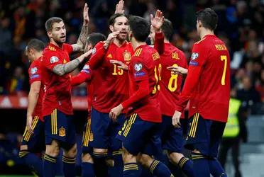 España está con todo de cara a lo que viene para clasificar al próximo mundial de Qatar 2022, las posiciones en la fase de grupo están muy ajustadas y pronto se definirá todo para ver quien se clasifica finalmente.