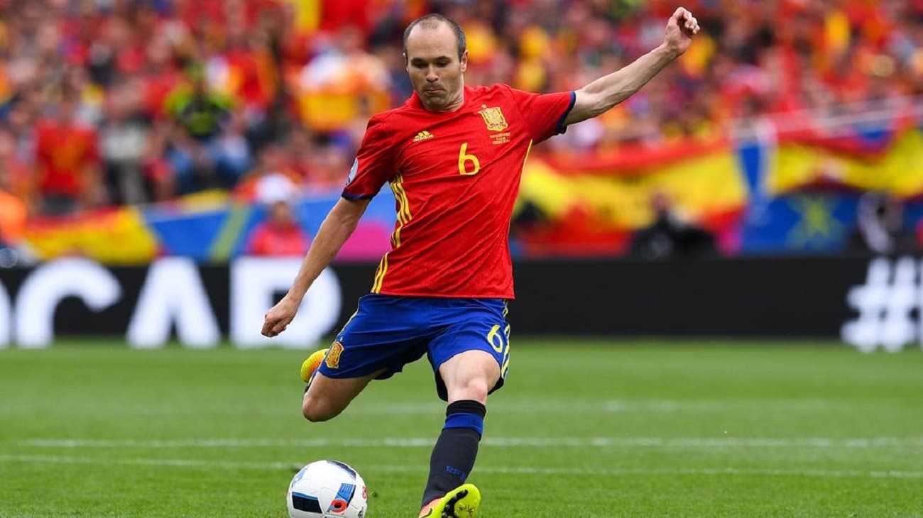 España ha sido cuna de muchos de los futbolistas más preponderantes de la historia del fútbol europeo y mundial pero ¿Quiénes fueron los 10 mejores?