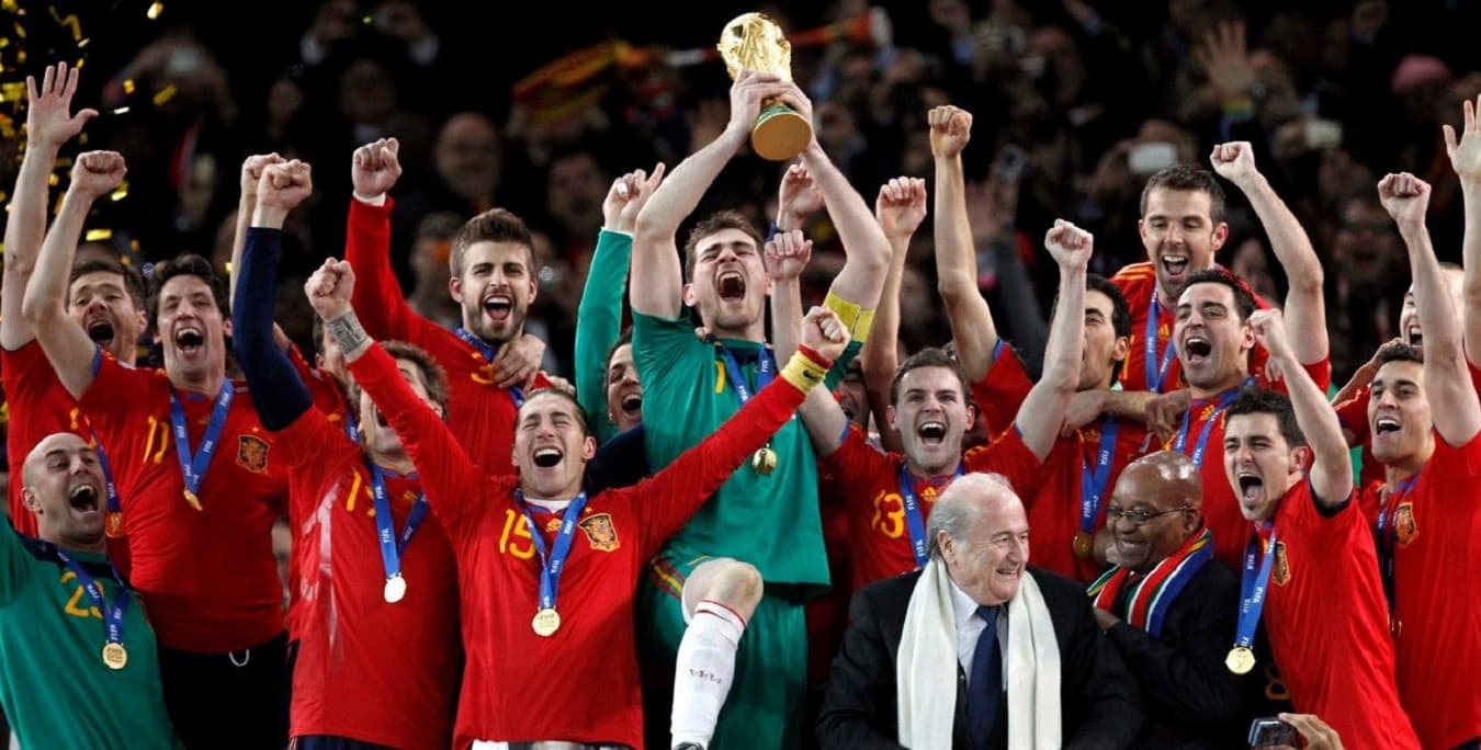 España tuvo un largo y difícil camino para ganar la copa del mundo del año 2010. Alemania, Paraguay, Chile, Honduras, Suiza y Portugal fueron los rivales a vencer hasta la gran final contra los Países Bajos.