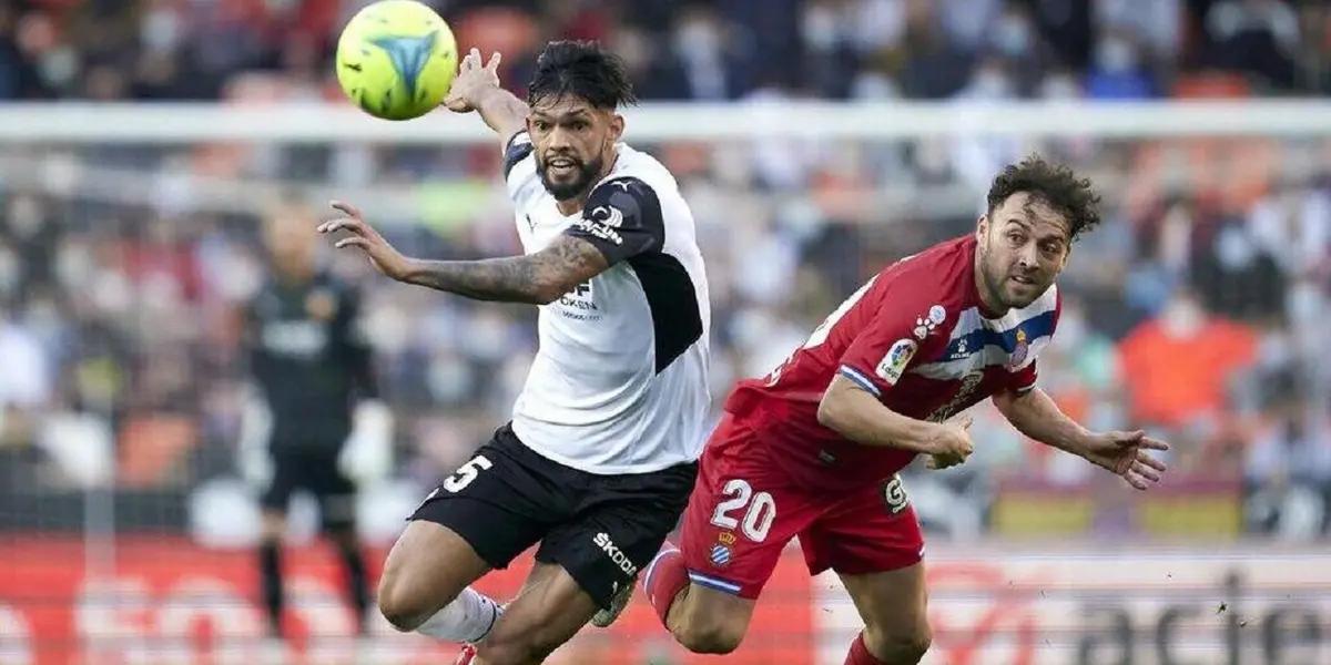 Espanyol y Valencia abrirán la fecha 37 de La Liga el sábado 14 de mayo a las 18:30 horas. Ambos equipos están fuera de peligro con el descenso pero tampoco juegan por el ingreso a copas europeas por lo que será un encuentro solo para completar el calendario. El partido podrá verse a través de Movistar LaLiga.