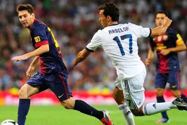 Este defensor ya está retirado y tuvo que marcar a Lionel en varios Clásicos.