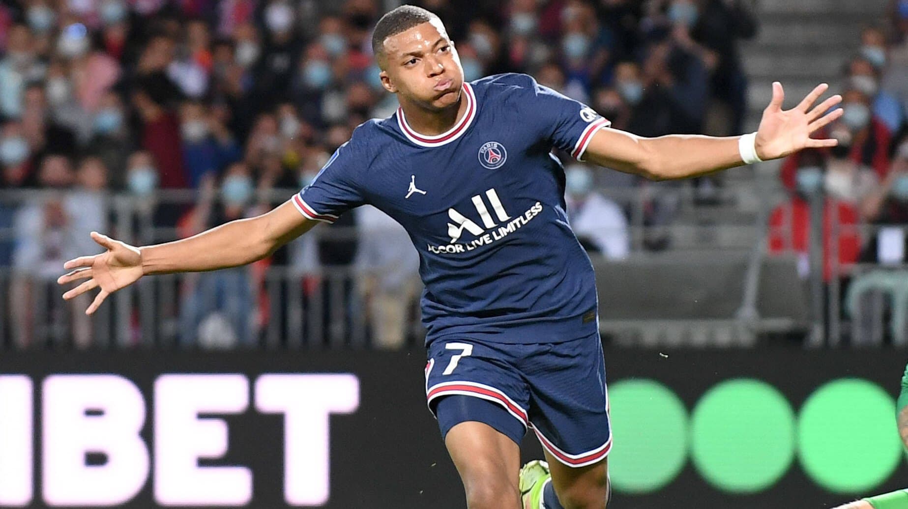 Existen trabas legales vigente en Francia que podrían conspirar contra la firma del contrato de Mbappé con París Saint-Germain. Detalles de una renovación demasiado hablada.