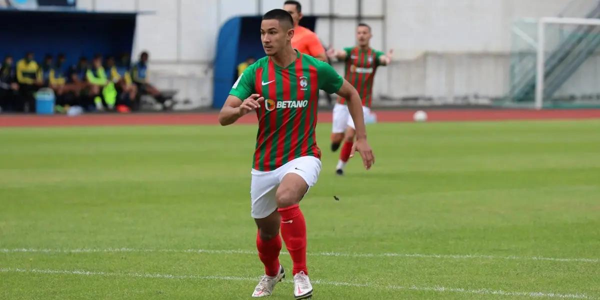 Faiq Bolkiah, joven futbolista que militaba en el Marítimo B de Portugal, acaba de rescidir con la institución lusa sin siquiera debutar. Es en potencia el jugador más rico del mundo. Es sobrino del Sultán de Brunéi, cuya fortuna familiar asciende hasta los 15 billones de euros.