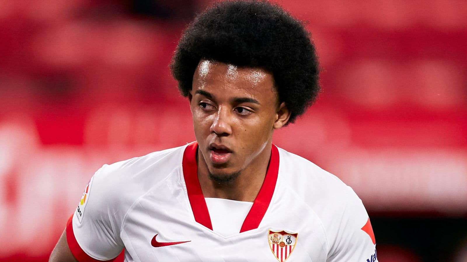FC Barcelona quiere dar un golpe de autoridad y reforzar su defensa con Jules Koundé. El cuadro que comanda Xavi Hernández tiene como uno de sus tapados al zaguero francés, serían unos 20 millones de euros y dos jugadores por Koundé.