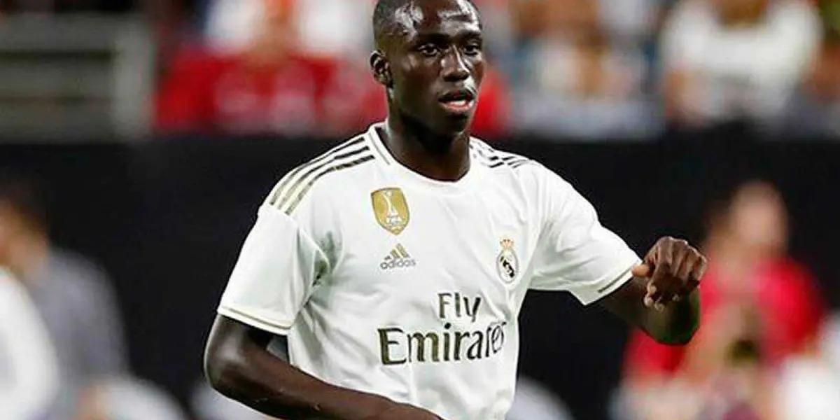 Ferland Mendy conduce un Ferrari SF90 Stradale, un superdeportivo híbrido valorado en casi medio millón de euros. Aunque según indicaron sus amistades este fue personalizado y cotiza al rededor del millón de euros