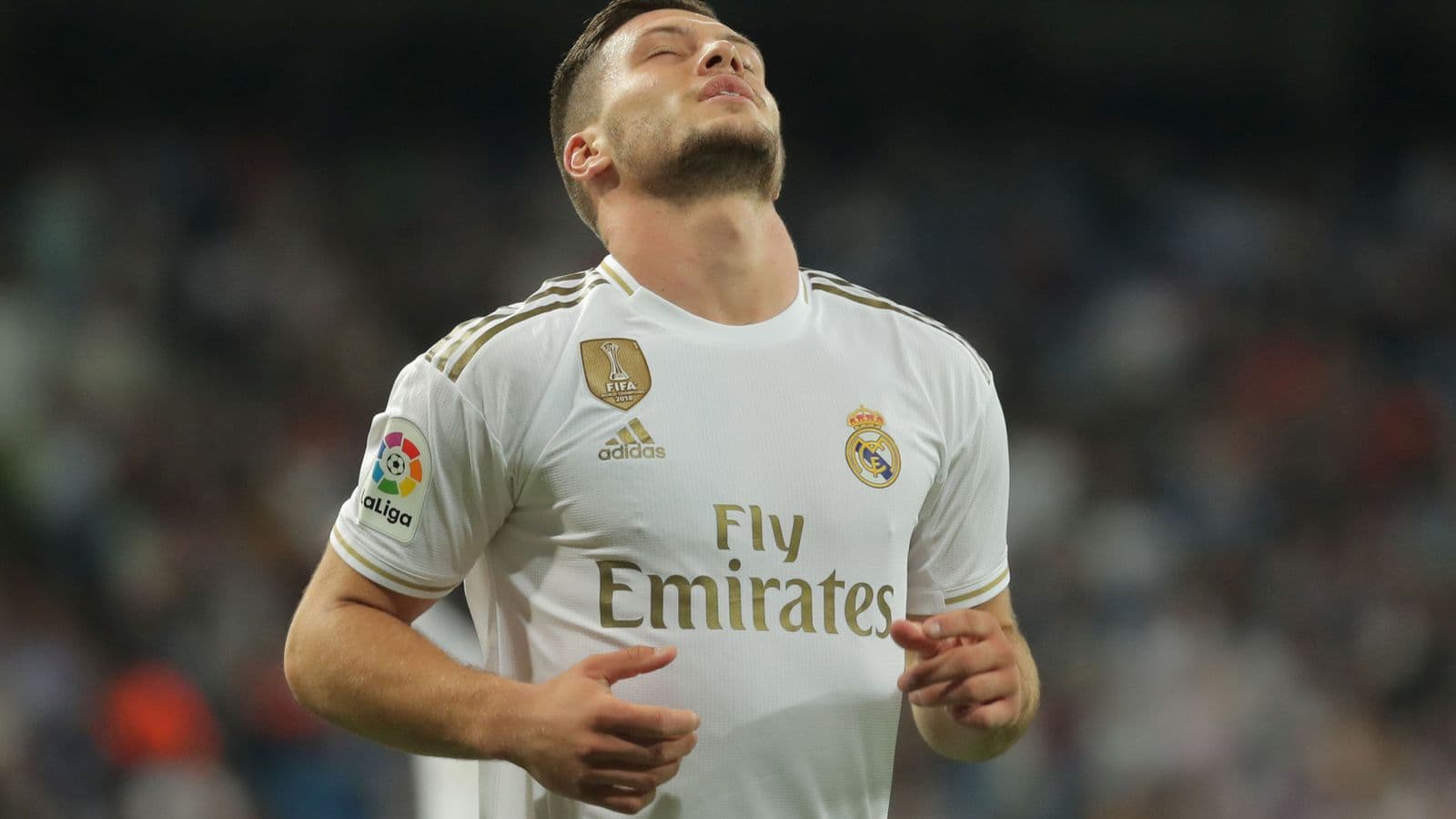 Finalmente le llego la hora de irse de la casa blanca al futbolista serbio, pero el equipo merengue espera recibir una buena parte de lo que invirtió en su día por él.