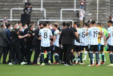 Finalmente nos quedamos sin ver el mejor clasico del mundo por las eliminatorias rumbo a Qatar 2022, debido a un problema sanitario que informó el gobierno de Brasilero. Lo cierto es que desde Brasil, acusan a la selección Argentina. ¿Qué habrá pasado realmente?