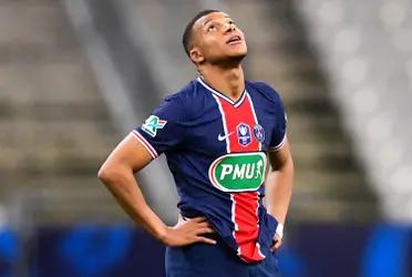 Florentino Pérez elevó su oferta por el delantero, pero el PSG no se dio por enterado. Finalmente el Real Madrid se quedó sin su estrella, pero lo más impresionante es que el club parisino no la rechazó, ya que nunca respondió a la oferta del club blanco.