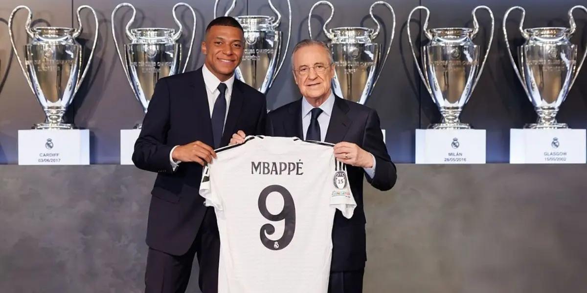 Florentino Perez y Mbappé posando con la camiseta del Madrid. (Foto: Real Madrid)