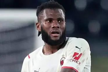 Frank Kessié, centrocampista marfileño jugador del AC Milán de Italia de 25 años firmó su pase al Fútbol Club Barcelona.