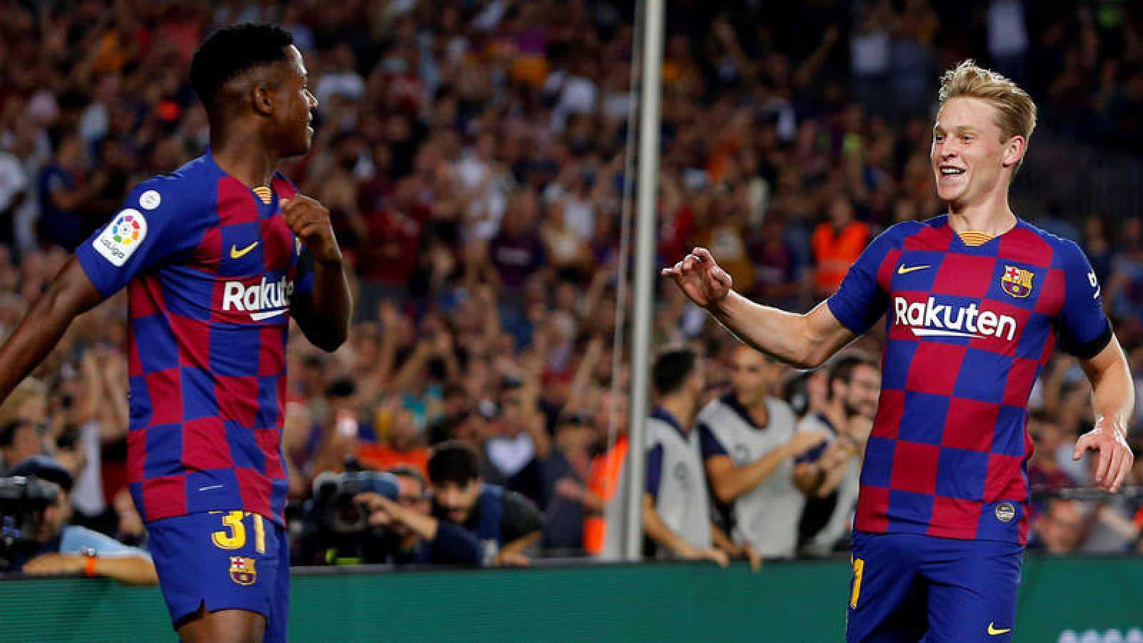 Frenkie De Jong es una de las alternativas de Barcelona para concretar una venta que le signifique un ingreso que el club blaugrana necesita fuertemente. Su destino sería Manchester.