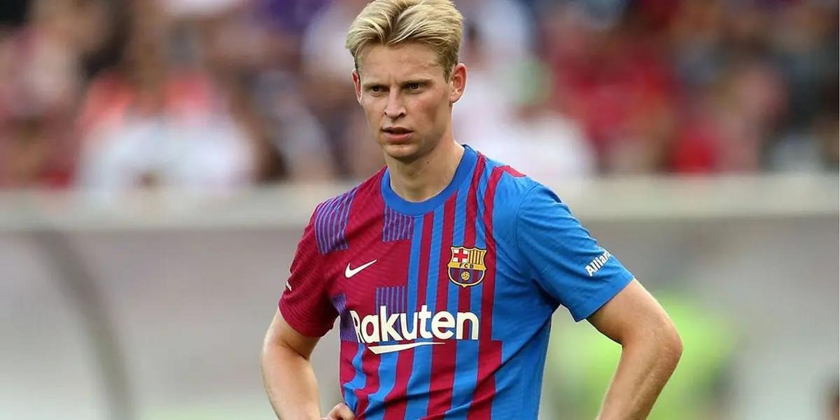 Frenkie De Jong, es uno de los protagonistas de este mercado de fichajes. El centrocampista holandés, uno de los fichajes más ilusionantes de la última temporada y el Manchester United estaría dispuesto a poner 82 millones de euros por De Jong. Cifra más que sería decisiva para la llegada de Leandowski.