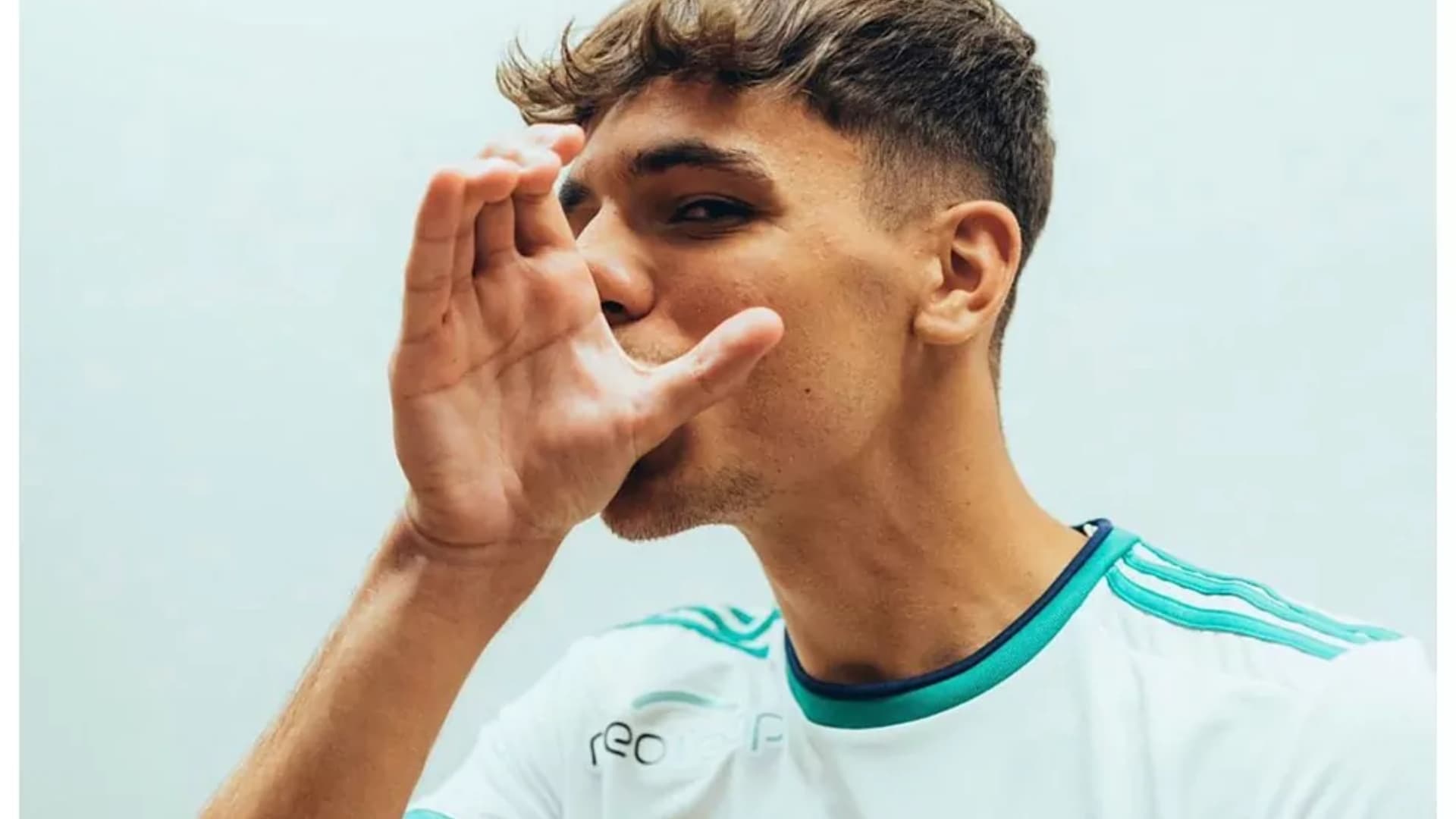 Gabri Veiga, con la camiseta del A-Ahli