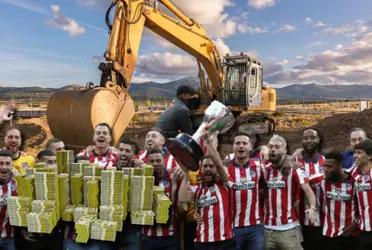 Ganó 9 millones y levantó 5 títulos con el Atleti, ahora apareció manejando una excavadora