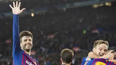 Gerard Piqué le mostró su mano con los cinco dedos a Iker Casilla tras la manita en la final