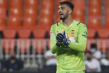 Giorgi Mamardashvili dejó de ser promesa para convertirse en realidad en la portería del Valencia. A continuación, los motivos del blindaje del arquero y la extensión de su contrato.