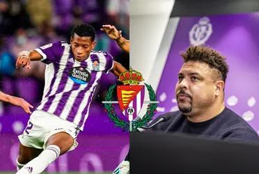 Gonzalo Plata es observado de reojo por más de uno.