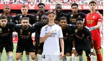 Guler tocando escudo, detras jugadores Real Madrid