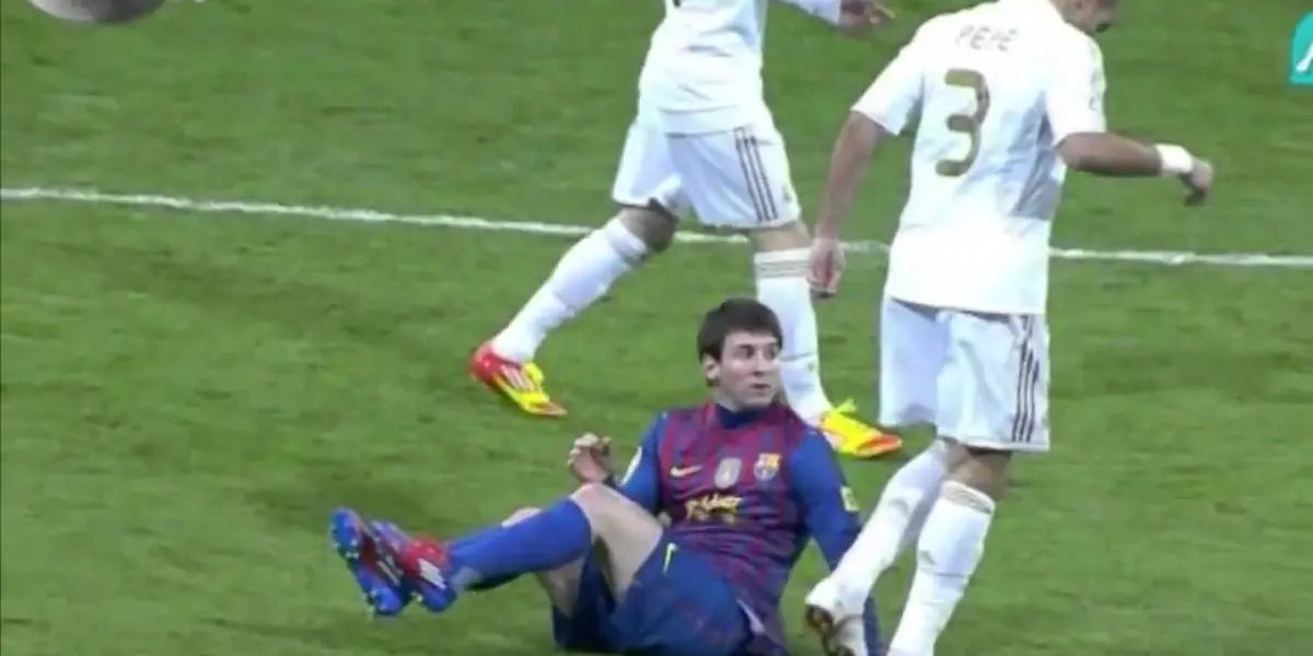 Hace 10 años, Pepe agredia a Messi con el partido fuera de juego y la pulga sentado en el cesped de la cancha.