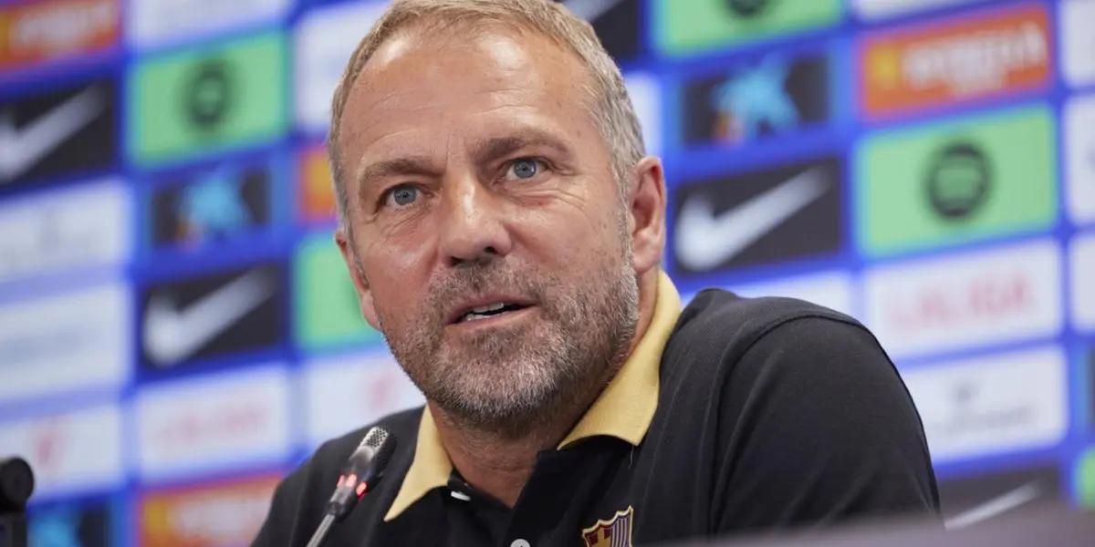 Hansi Flick estaba en medio de la rueda de prensa cuando le llegó un mensaje importante a su reloj inteligente