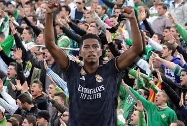 Hincha del Real Betis le hizo una doble peineta a Jude Bellingham, pero no se quedó de brazos cruzados el jugador