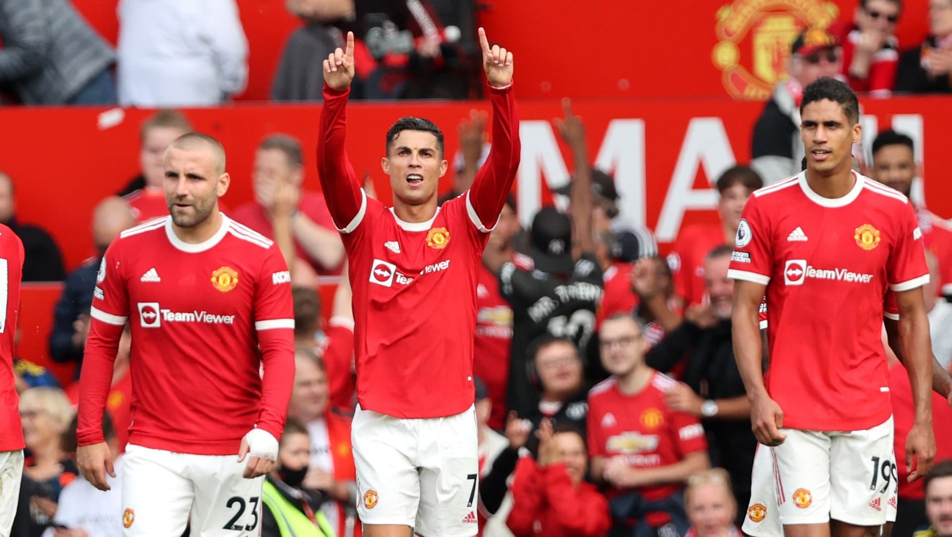 Insólito, Cristiano Ronaldo en su debut en la Premier League tras 12 años marca doblete en su debut con Manchester United ante el Newcastle. El delantero portugués se estrenó con los Red Devils de una manera inmejorable
