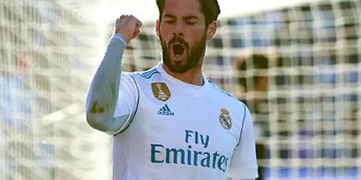 Isco será uno de los nombres que más ruido genere el próximo mercado de fichajes veraniego. El centrocampista de 30 años quedará en libertad de acción del Real Madrid y son varios los equipos que lo pretenden. Aunque todo parecía indicar que su destino sería Sevilla, el Real Betis prepara una muy buena oferta para hacerse con los servicios del internacional español.