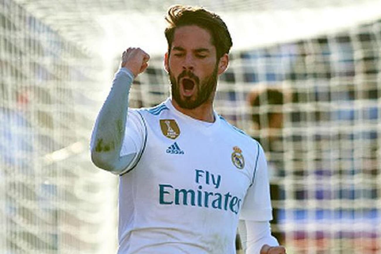 Isco será uno de los nombres que más ruido genere el próximo mercado de fichajes veraniego. El centrocampista de 30 años quedará en libertad de acción del Real Madrid y son varios los equipos que lo pretenden. Aunque todo parecía indicar que su destino sería Sevilla, el Real Betis prepara una muy buena oferta para hacerse con los servicios del internacional español.