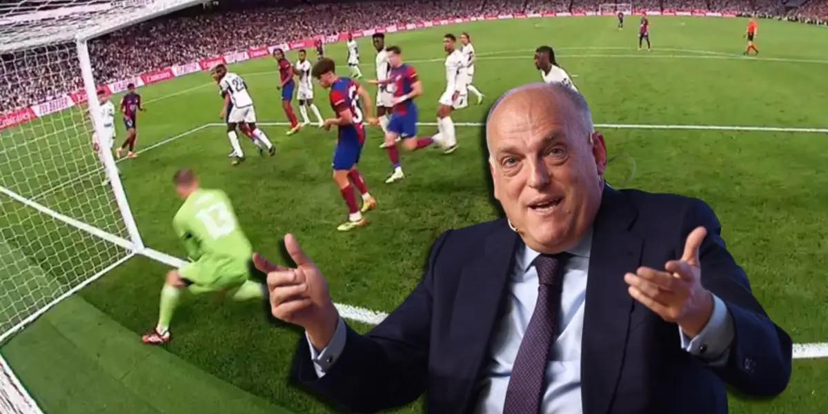Javier Tebas, presidente de LaLiga. De fondo, el gol fantasma que todo FC Barcelona reclama.