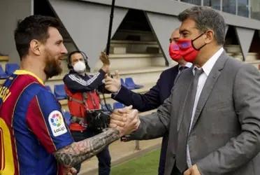Joan Laporta felicitó al crack argentino por haber obtenido la Copa del Mundo y no descartó un posible regreso al club.