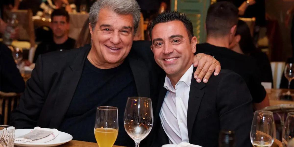 Joan Laporta quiere que se quede Xavi en el Barça por una temporada más