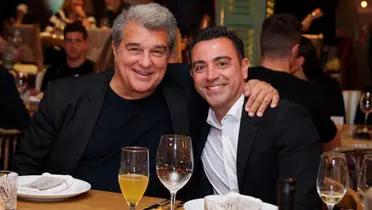 Joan Laporta quiere que se quede Xavi en el Barça por una temporada más