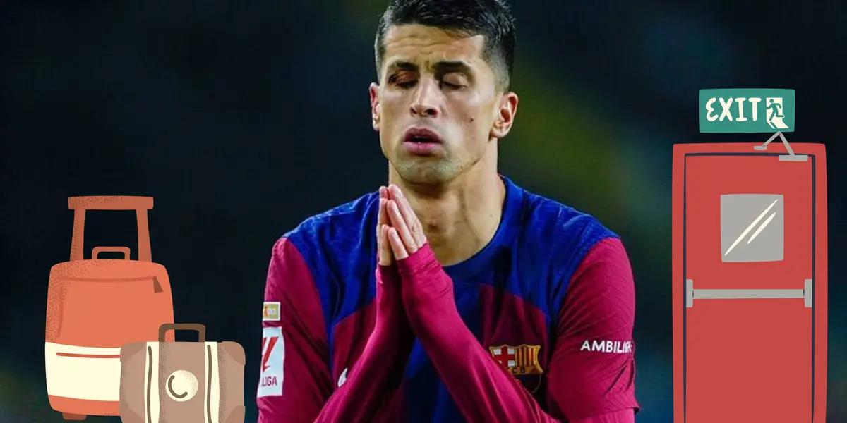 Joao Cancelo lamentándose. Al costado, maletas listas y una puerta de salida.