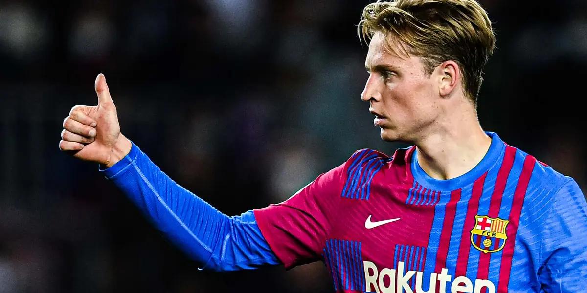 John de Jong ha afirmado en una entrevista que "los cinco mejores clubes europeos han llamado" preguntando por su hijo. Y que el el equipo culé al necesitar dinero, lo mejor es que venda a su hijo Frenkie.