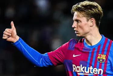 John de Jong ha afirmado en una entrevista que "los cinco mejores clubes europeos han llamado" preguntando por su hijo. Y que el el equipo culé al necesitar dinero, lo mejor es que venda a su hijo Frenkie.