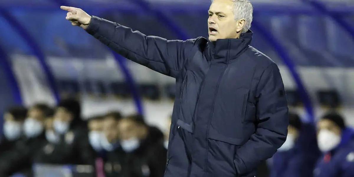 José Mourinho llevó a la Roma a una nueva final de competencia europea tras 31 años. El entrenador no pudo contener la emoción tras la clasificación y provocó la alegría de toda Roma. Además le envió un mensaje a la gente del Madrid.