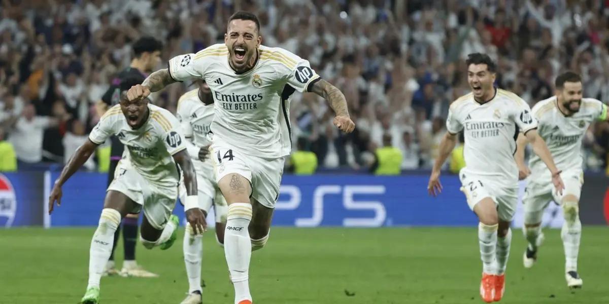 Joselu gritando el gol con la camiseta del Real Madrid.