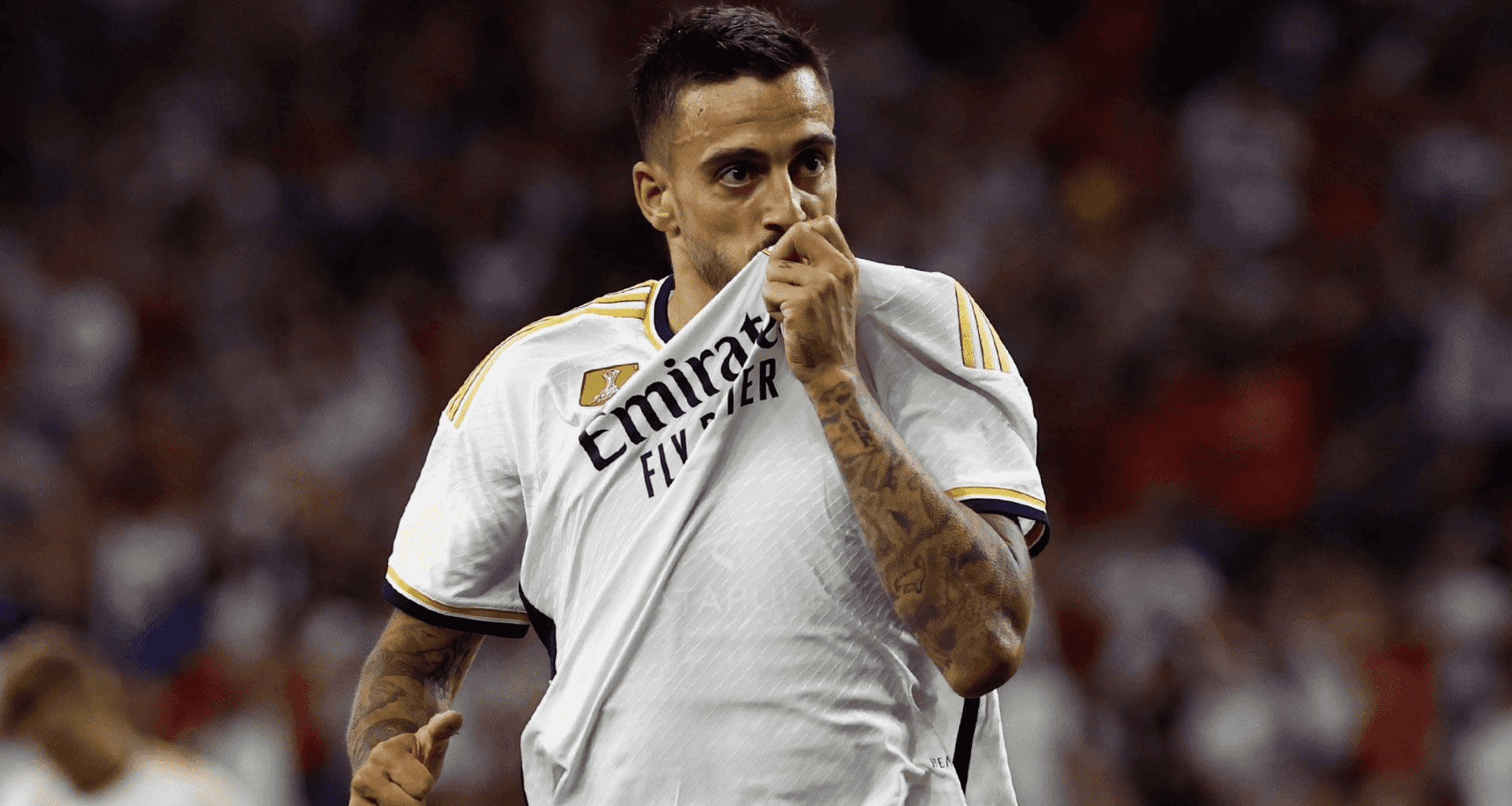 Joselu tiró de forma penosa el penal, pero antes había marcado gol y agiganta su regreso a La Liga