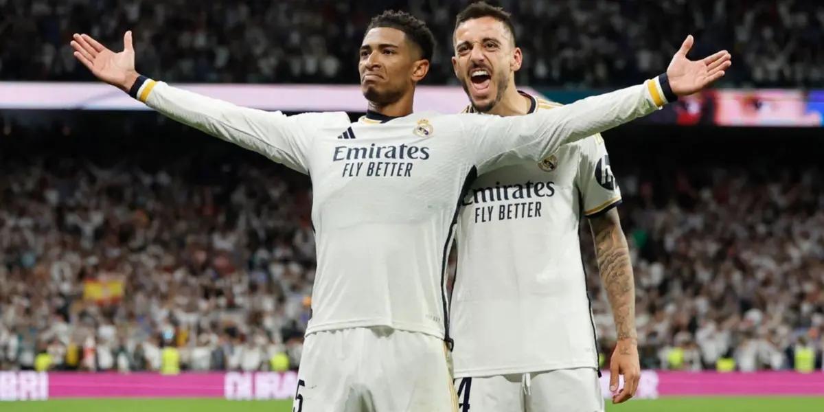 Jude Bellingham y Joselu, jugadores del Real Madrid, celebrando el gol al FC Barcelona