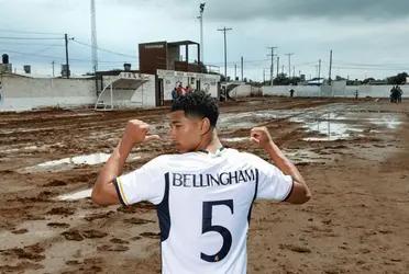 Juega en la segunda división de Inglaterra y ya cautiva a los fanáticos con su destreza técnica, la cual hace recordar al delantero británico.