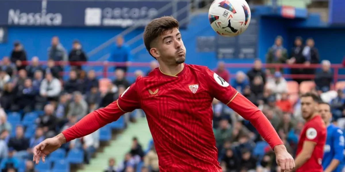 Kike Salas, jugador del Sevilla FC, ha sido detenido esta mañana por supuestamente forzar amarillas para apuestas deportivas ilegales