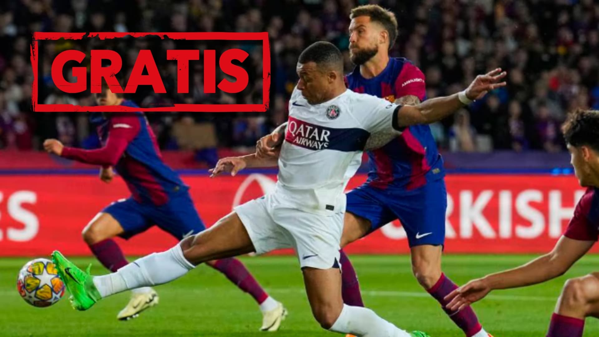 Kylian Mbappé, del PSG, enfrentándose a Íñigo Martínez del FC Barcelona