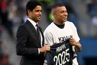 Kylian Mbappe finalizó la novela que tenía paralizada a Europa. El jugador continuará en el Paris Saint Germain, el anuncio se hizo antes del partido ante el Metz que con un hat trick de Mbappé el PSG ganó cinco a cero.