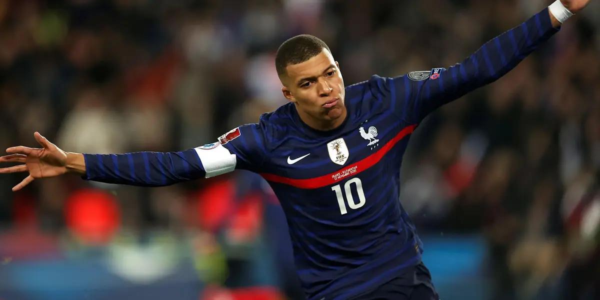 Kylian Mbappé no para de sorprender al mundo y evolucionar en su juego. El delantero del París Saint-Germain igualó un record con más de medio siglo de referencia en su selección. Detalles del logro.