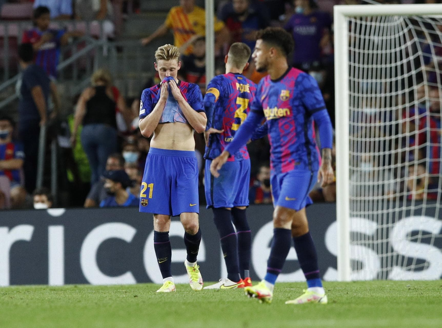 La actualidad del equipo de Ronald Koeman está muy lejos de lo que el entrenador declara. "El Barcelona tiene futuro, y es por mi", había vaticinado el neerlandés, pero lo cierto es que el presente de elo s peores de la historia moderna blaugrana.