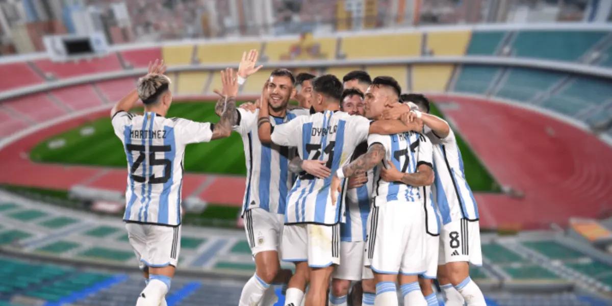 La albiceleste arribó a la capital boliviana y un curioso momento se vivió a su llegada