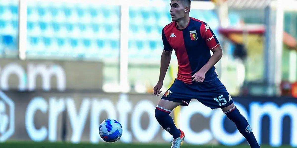 La buena temporada de Sevilla ha hecho que varios de sus jugadores estén en la mira de los grandes conjuntos de Europa. Es por eso que ante la posible salida de Koundé, el equipo sevillano se habría interesado en el defensor mexicano Johan Vásquez por quien podrían ofertar 4 millones de euros.