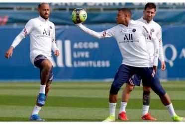 La dupla que se consagró en Barcelona y se volvió a unir en París Saint Germain, estaría molesta con las actitudes de Mbappé luego de su trunco pase al Real Madrid.