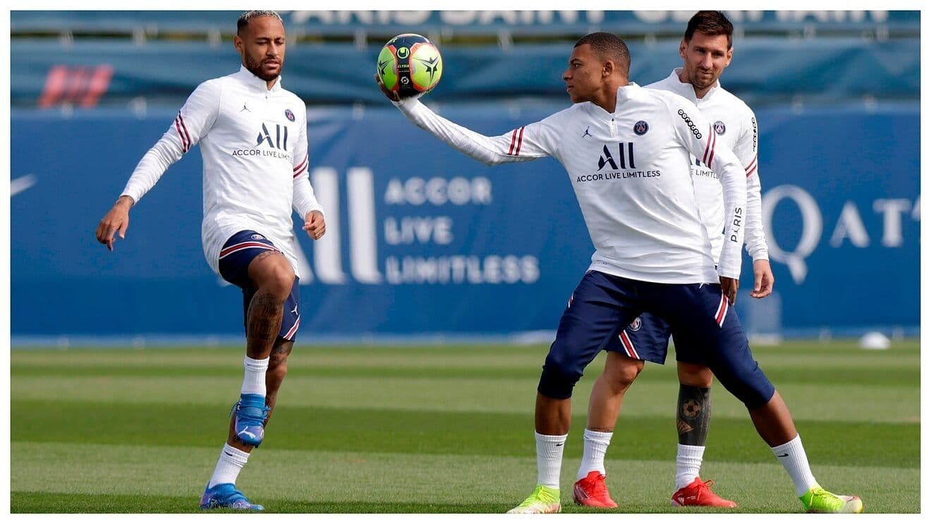 La dupla que se consagró en Barcelona y se volvió a unir en París Saint Germain, estaría molesta con las actitudes de Mbappé luego de su trunco pase al Real Madrid.